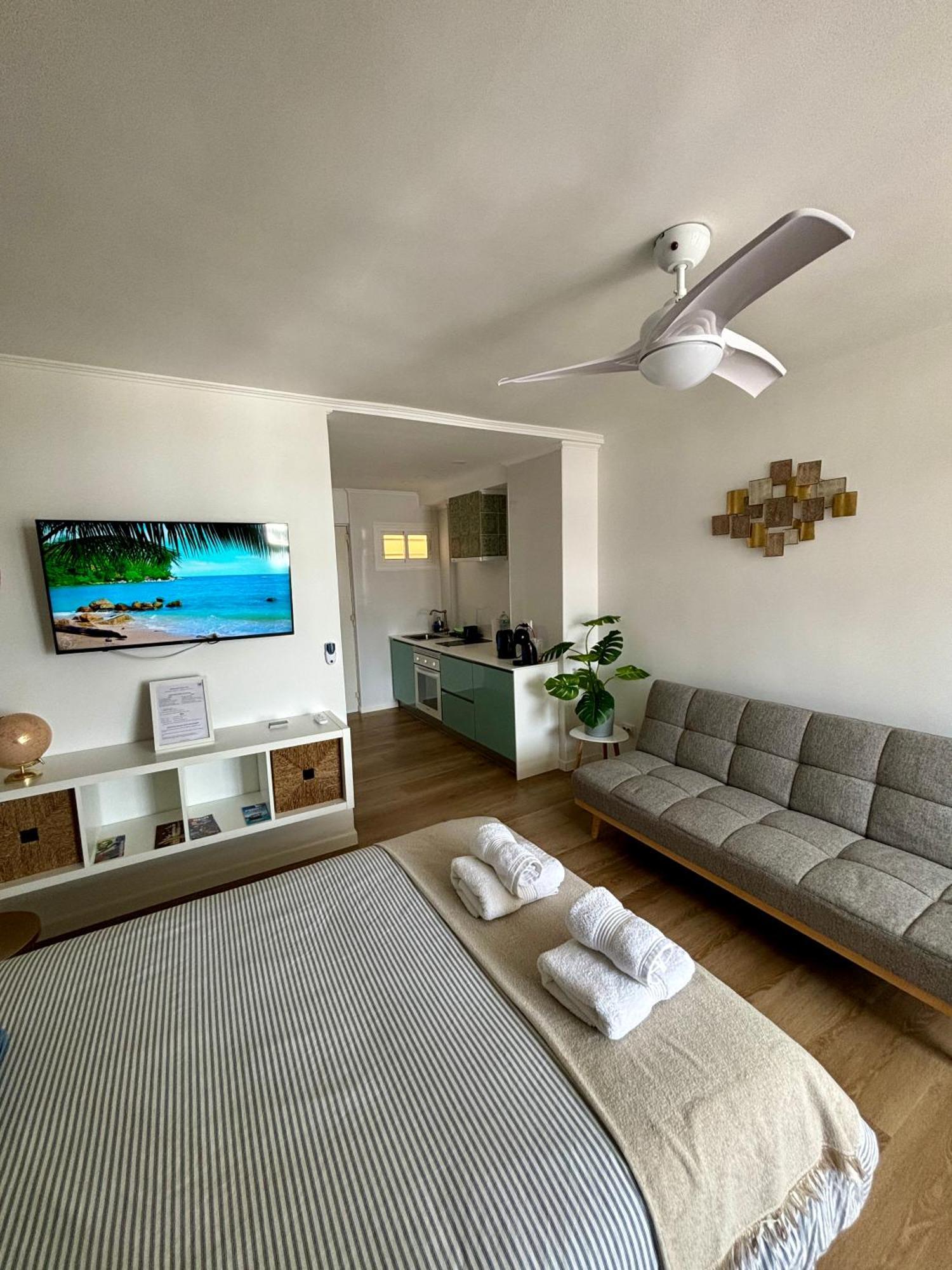 Ar Apartments - Central And Modern Apartment In Benalmádena Eksteriør billede